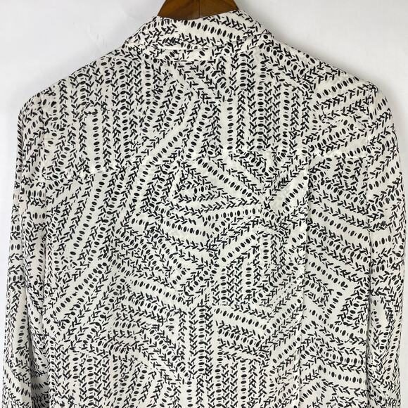 Cabi #3255 | Black & White Print Split Back Long Sleeve Button Down Blouse - Picture 4 of 12